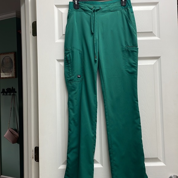 Greys Anatomy scrub set - Picture 6 of 11